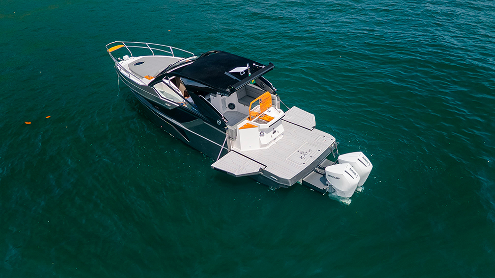 Zath 348 HT Outboard: design europeu, navegabilidade e muito espaço a bordo